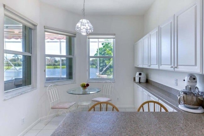 Photo - 1232 Avondale Ln