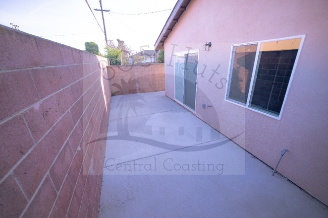 Photo - 1378 Yale Pl Unit B