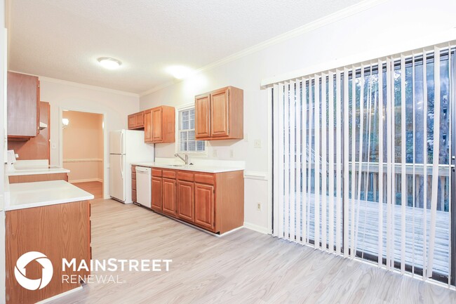 Photo - 2912 Hiking Trail