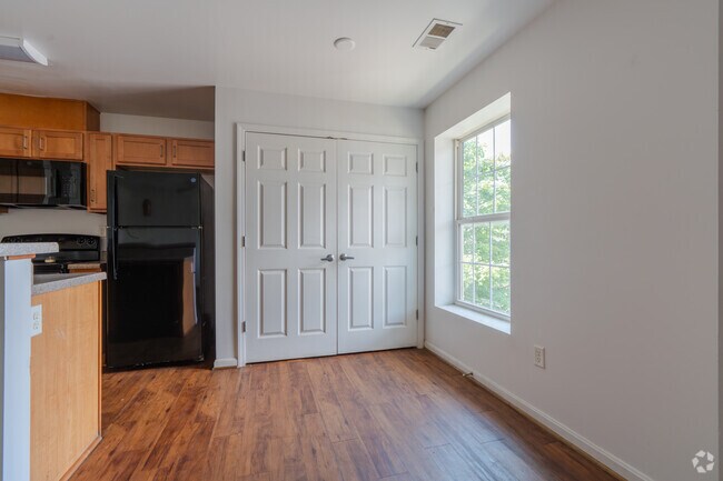 2BR, 1BA - 926SF - Dining Room