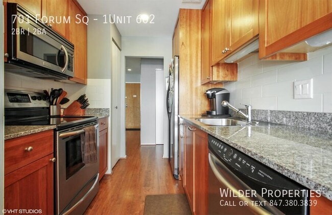 Photo - 701 Forum Square