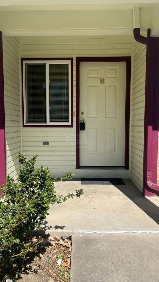 Building Photo - 911 Tulip St