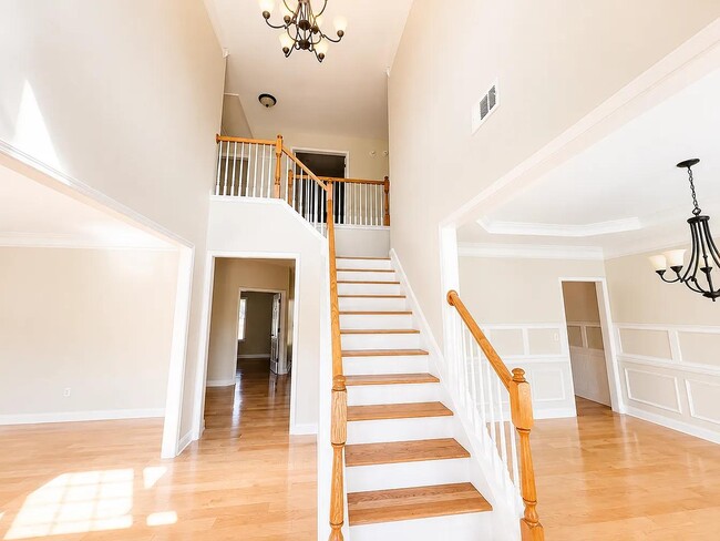 10 Lynell Pl