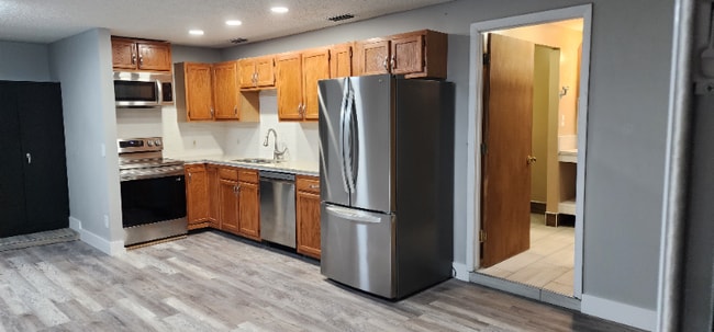 Photo - 5857 J B Hines Rd Unidad Studio