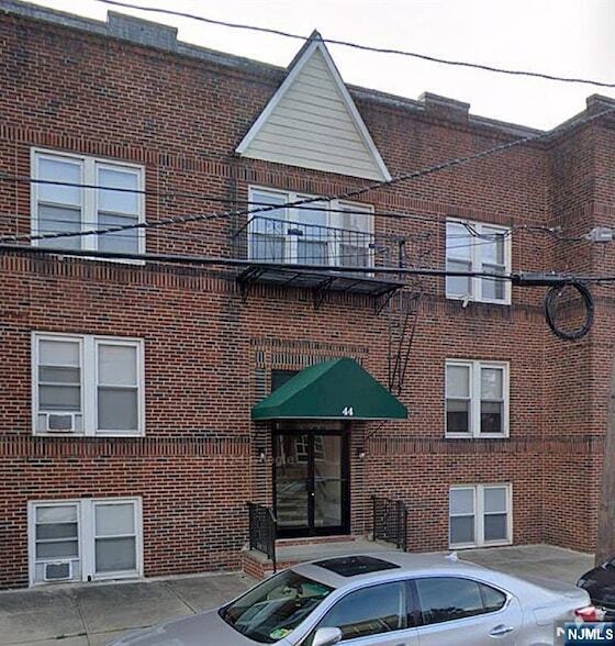 Building Photo - 44 Beech St Rental