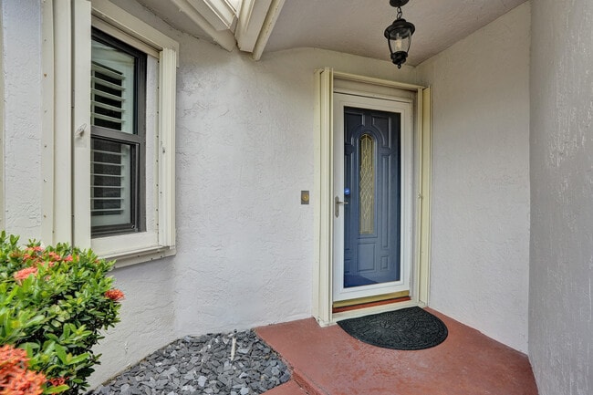 Photo - 635 Northshore Dr