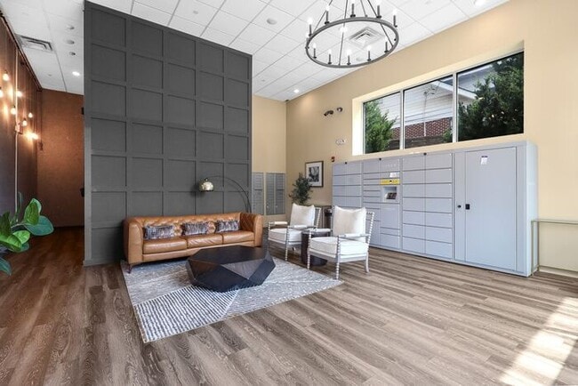 Photo - 525 Parkway Dr NE