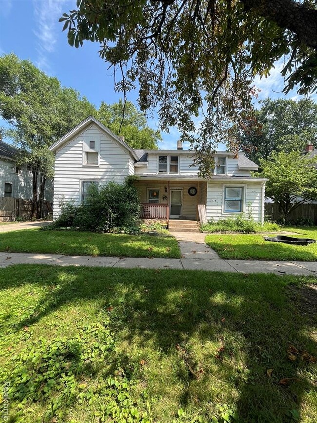 Building Photo - 714 W 8th St Rental