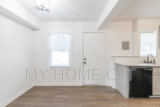 Photo - 931 Cantwell St