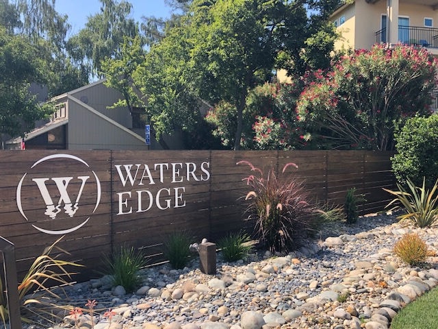Building Photo - Waters Edge Apartments