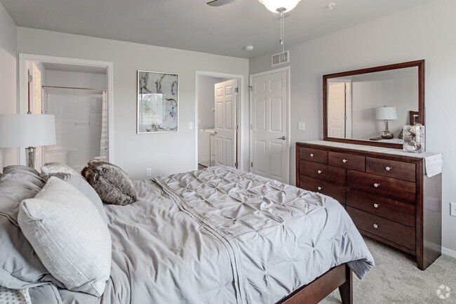 2BR, 2BA - 1060 SF