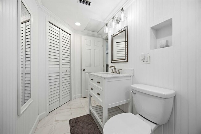 Photo - 370 E Fray St