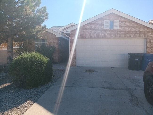 Building Photo - 3 Bedroom, 2 Bathroom Home! Schedule a Showing Soon!