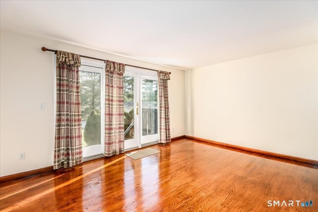 Photo - 62 Old Farms Ln Unit 62