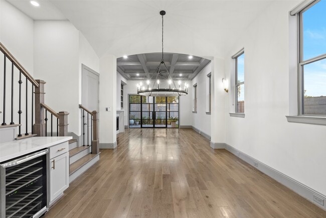 Photo - 1719 Holman St