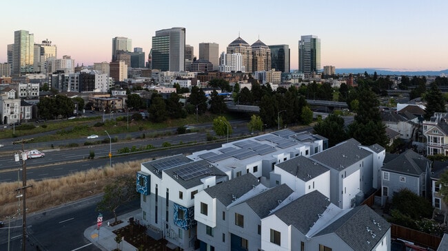 Photo - ArtHaus Brush