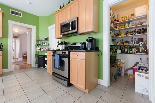 *Las imágenes son muestras representativas de la unidad anunciada. En algunos casos, las unidades reales que visita... - 6 Bucknam St Unidad 12