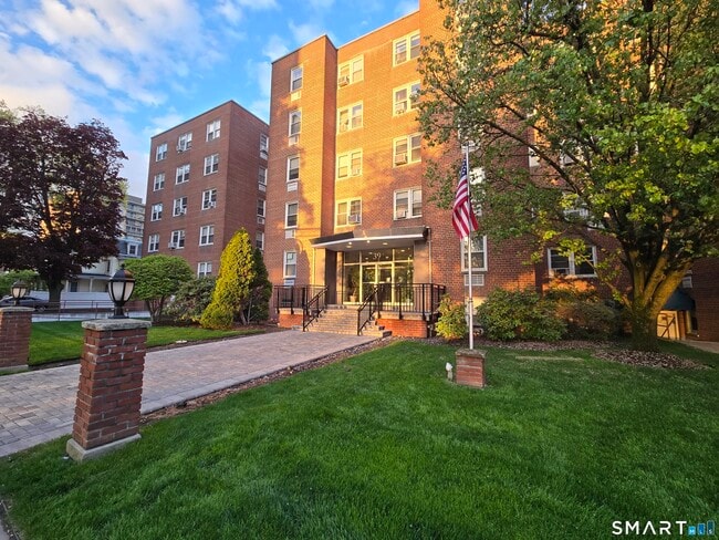 Photo - 39 Glenbrook Rd Unit 4M