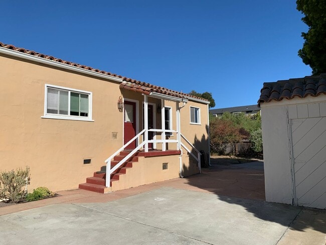 Building Photo - Jefferson (560) Unit #B