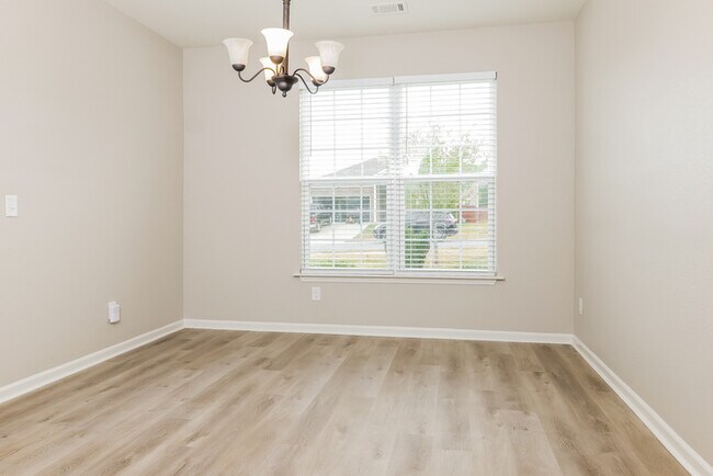 Photo - 580 Smoky Mountains Dr