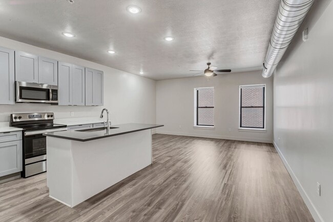 Photo - 606 W North Temple St Unidad Apt 204