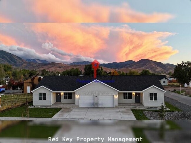 Building Photo - 600 N Duplex NEW