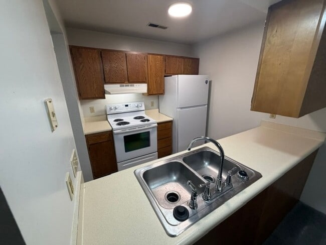 Photo - 1 bedroom 1 bath, Top floor apartment Unit 34