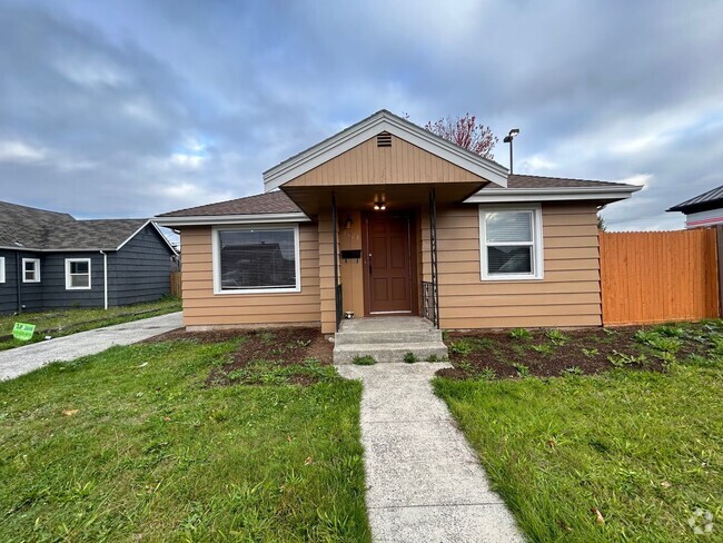 Building Photo - Completely Updated 2 bedroom 1 bath home w...