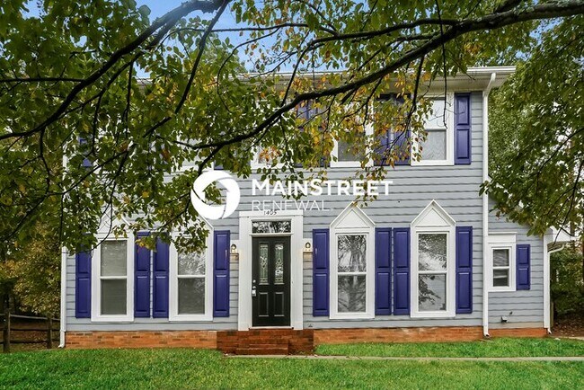 Building Photo - 4 Bedroom Pet-Friendly Home in Charlotte, NC with Main Street Renewal