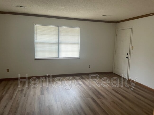 Photo - 810 Highland Dr