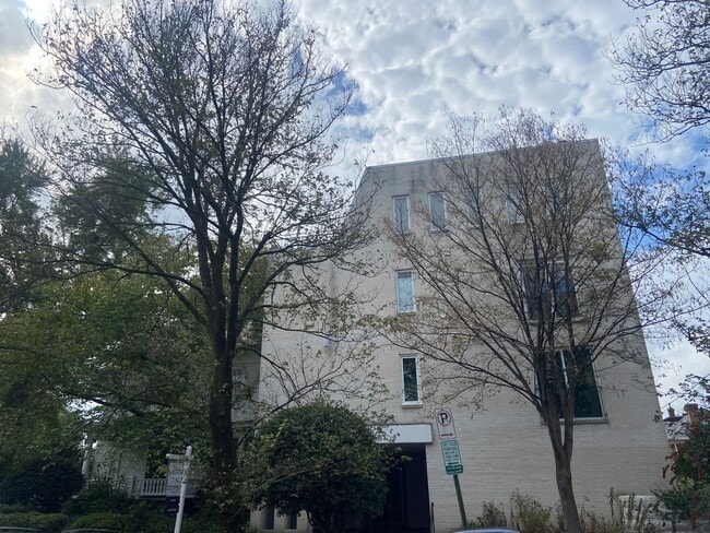Building Photo - A charming one bedroom, one bath apartment...