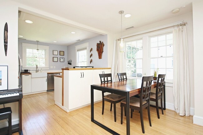 Photo - Charming Fry's Spring Cottage Near UVA