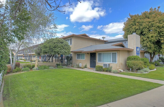 Building Photo - Walnut Grand