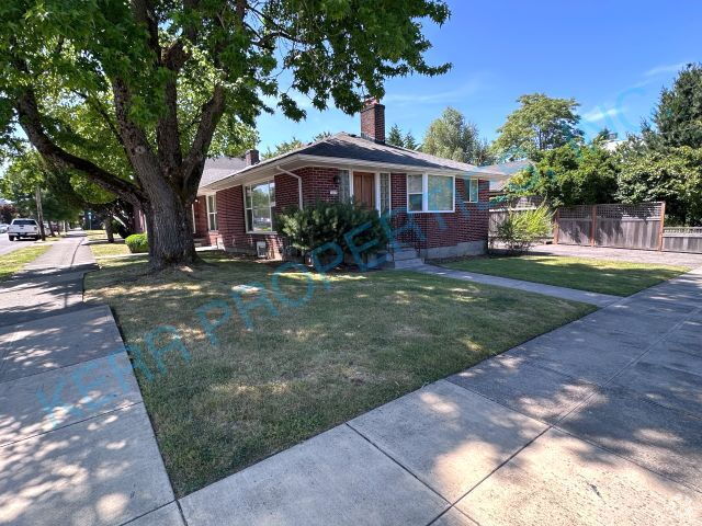 Building Photo - Charming 2-Bed Retreat in Prime Portland L... Rental