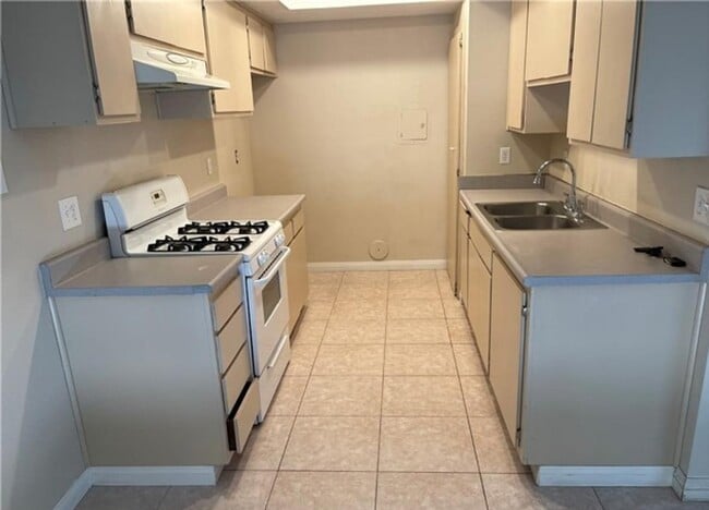 16626 Shenandoah Ave Unit 3