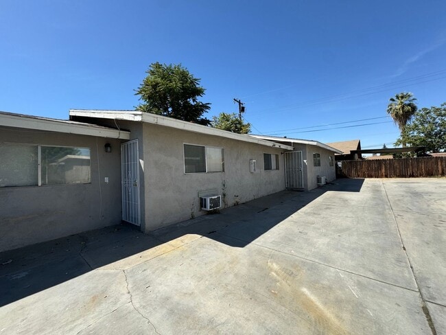Building Photo - 210 E Harding Ave Unit B Rental