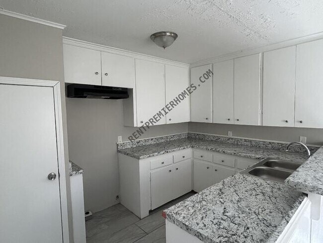 Photo - 1410 E 53rd St