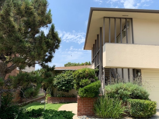 Building Photo - 5913 S Fairfax Ave