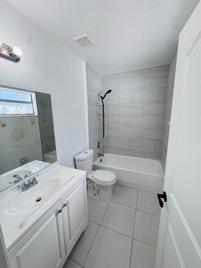 Photo - 949 SW 6th Pl