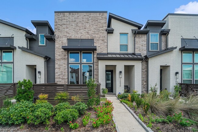 Photo - 16630 Lake Austin St