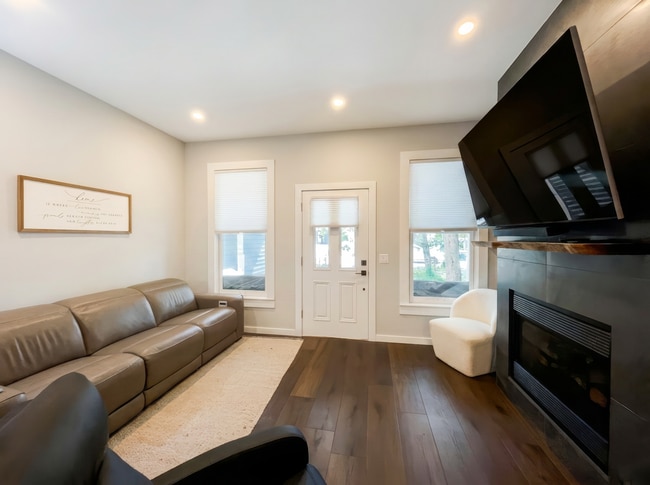 Photo - 218 N French St