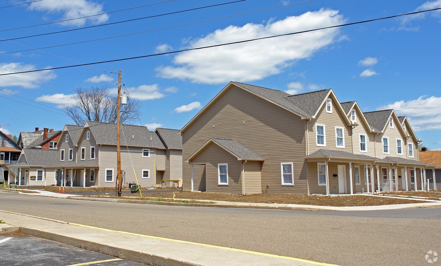Iris Commons - Iris Commons Apartments