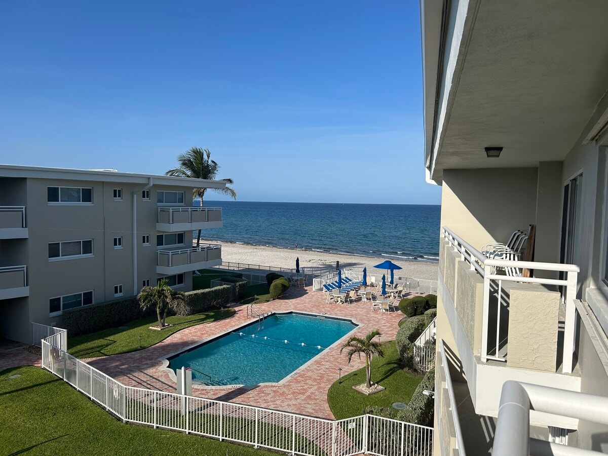 Beautiful 3 floor unit - 1199 Hillsboro Mile Condo Unit 331