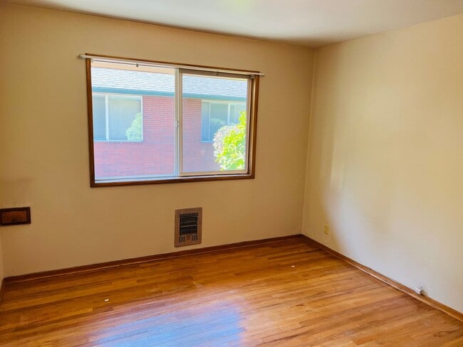 Photo - 1Bed/1Bath Laurelhurst Apartment Unit 338