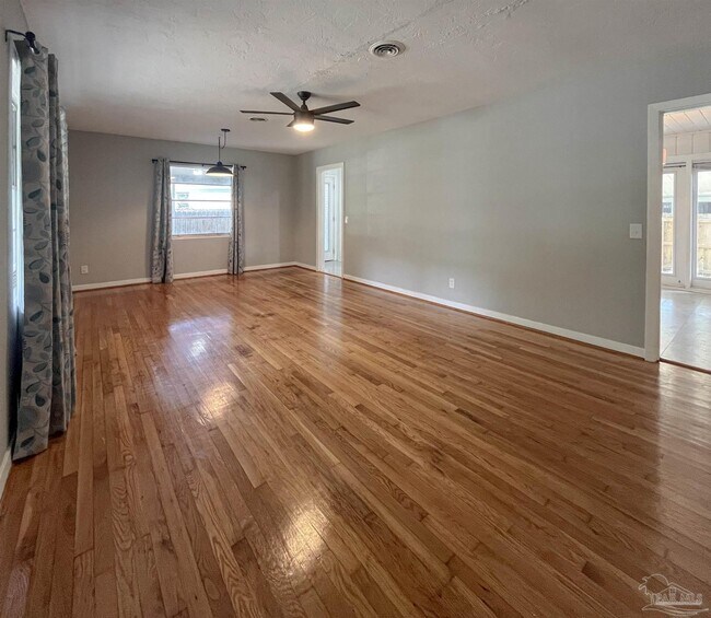 Photo - 5807 Aurora Ave