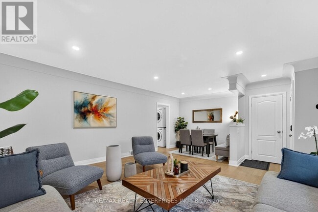 Photo - 10 Draper Dr