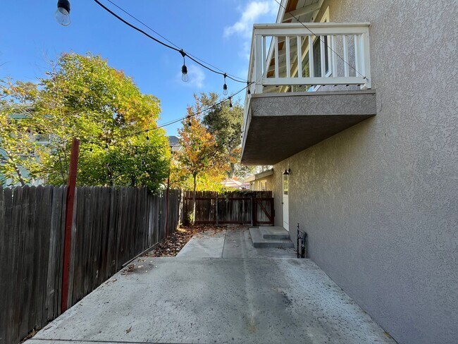 Photo - 1805 Oak St Unit 537 18th St