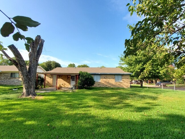 Photo - 3118 Leanne St