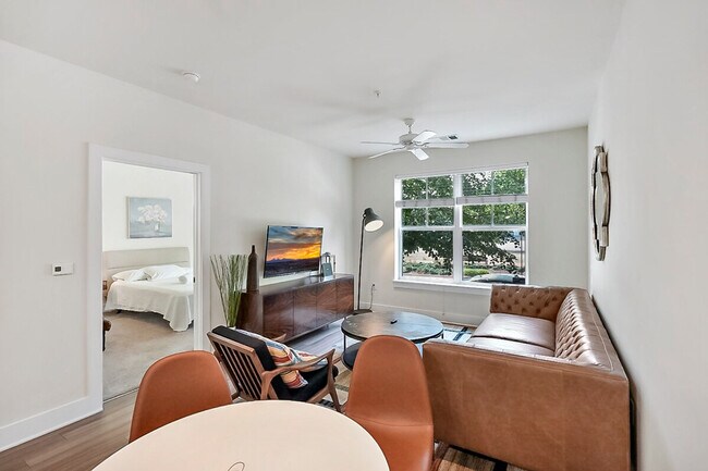 Photo - 238 S West St Unit ID1395500P