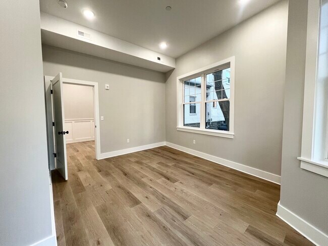 Photo - 115 Thurston St